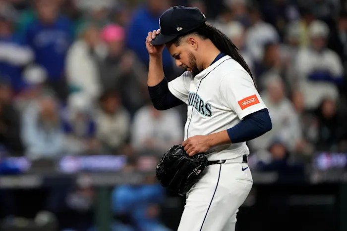 Scherzer turns back the clock and Blue Jays beat Mariners 8-2 in Game 4 to even ALCS Scherzer turns back the clock and Blue Jays beat Mariners 8-2 in Game 4 to even ALCS