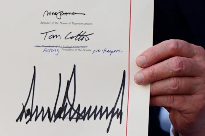 Just 1 in 4 US adults say Trump’s policies have helped them, a new AP-NORC poll finds | FROUSA Media Just 1 in 4 US adults say Trump’s policies have helped them, a new AP-NORC poll finds | FROUSA Media