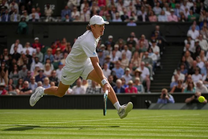 Wimbledon: Novak Djokovic overcomes a poor start to beat Alex de Minaur and reach the quarterfinals