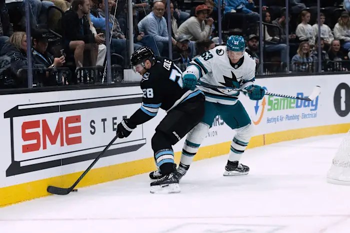 Schmaltz gets second career hat trick for first three goals of season as Mammoth beat Sharks 6-3 Schmaltz gets second career hat trick for first three goals of season as Mammoth beat Sharks 6-3