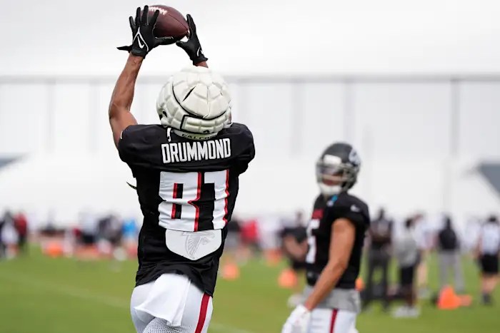 Falcons QB Michael Penix Jr. lands at bottom of pile during joint-practice scuffle with Titans Falcons QB Michael Penix Jr. lands at bottom of pile during joint-practice scuffle with Titans