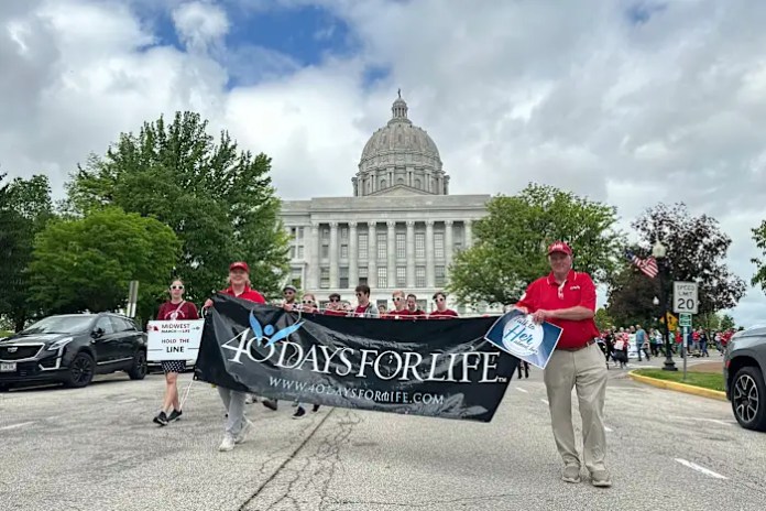 Missouri judge again blocks many of the state’s anti-abortion laws