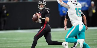 Miami Dolphins trade edge rusher Jaelan Phillips to Philadelphia Eagles, AP source says