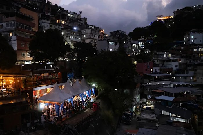 Hindu music singer inaugurates project to spread yoga in Brazil’s favelas Hindu music singer inaugurates project to spread yoga in Brazil’s favelas