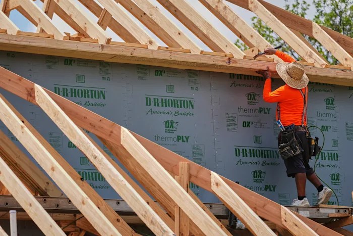 Trump’s broad tariffs go into effect, just as economic pain is surfacing Trump’s broad tariffs go into effect, just as economic pain is surfacing