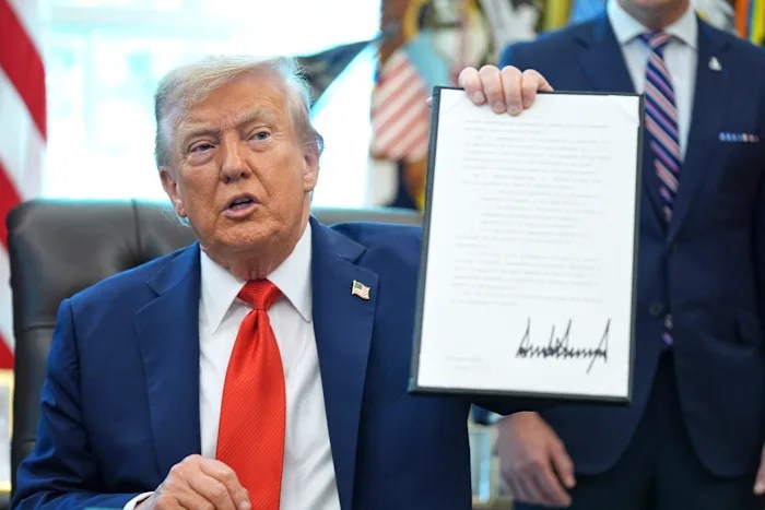 Trump moves to ban flag burning despite Supreme Court ruling that Constitution allows it Trump moves to ban flag burning despite Supreme Court ruling that Constitution allows it