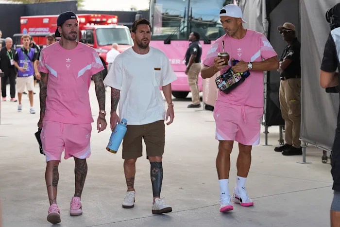 Suarez scores twice, Inter Miami overcomes Messi’s absence to beat Tigres 2-1 in Leagues Cup Suarez scores twice, Inter Miami overcomes Messi’s absence to beat Tigres 2-1 in Leagues Cup