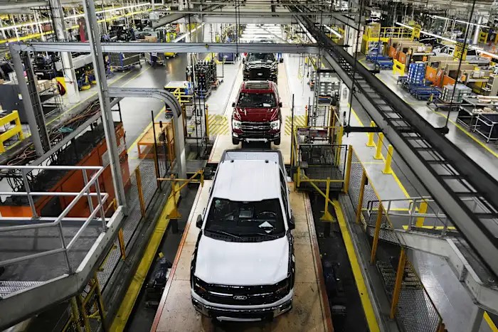 Whitmer told Trump in private that Michigan auto jobs depend on a tariff change of course Whitmer told Trump in private that Michigan auto jobs depend on a tariff change of course