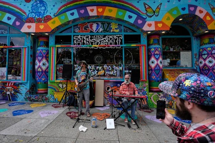 The Grateful Dead toasts its 60th with concerts at San Francisco’s Golden Gate Park