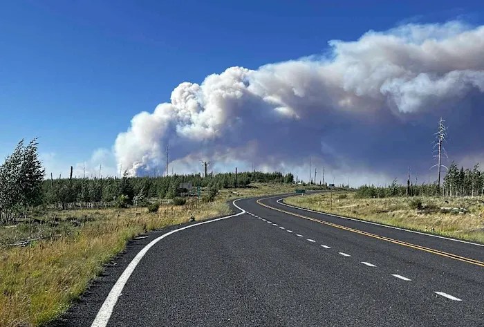 Wildfire along Grand Canyon’s North Rim destroys historic lodge and is spreading rapidly Wildfire along Grand Canyon’s North Rim destroys historic lodge and is spreading rapidly