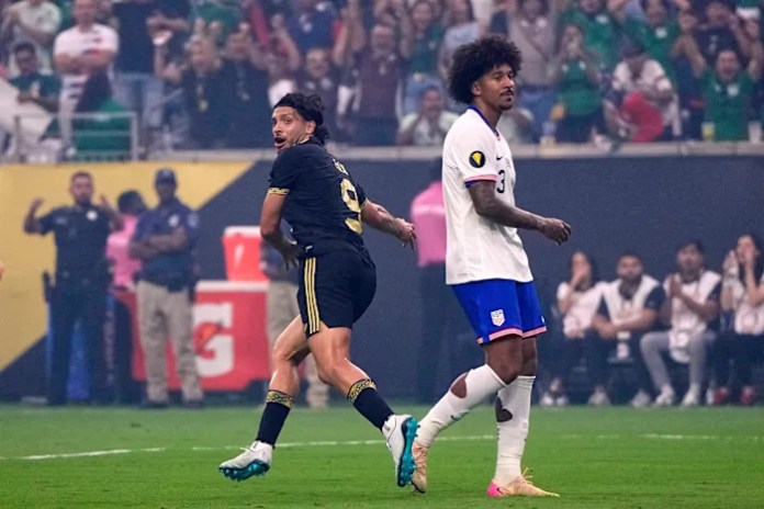Edson Álvarez’s tiebreaking goal gives Mexico 2-1 win over US for 10th Gold Cup title
