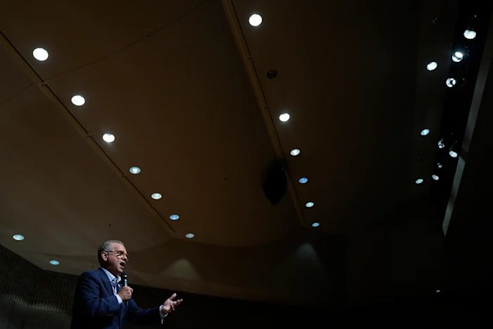 And now for something different, civility unfolds in a Missouri GOP congressman’s town hall And now for something different, civility unfolds in a Missouri GOP congressman’s town hall