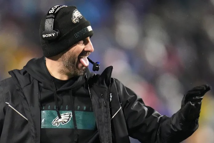 Eagles hang on to beat Bills 13-12 when Josh Allen misses an open Khalil Shakir on 2-point try Eagles hang on to beat Bills 13-12 when Josh Allen misses an open Khalil Shakir on 2-point try