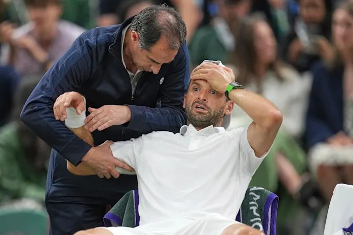 Jannik Sinner reaches Wimbledon quarterfinals despite a bad elbow when Grigor Dimitrov stops injured | FROUSA Media Jannik Sinner reaches Wimbledon quarterfinals despite a bad elbow when Grigor Dimitrov stops injured | FROUSA Media