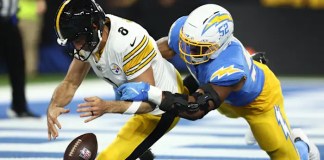 Rodgers’ struggles continue to mount in Steelers’ loss to Chargers