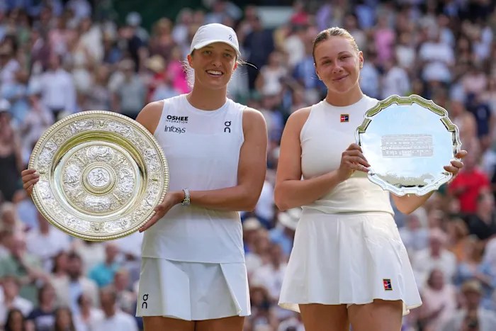 Amanda Anisimova thanks her mom through tears after 6-0, 6-0 loss to Iga Swiatek in Wimbledon final Amanda Anisimova thanks her mom through tears after 6-0, 6-0 loss to Iga Swiatek in Wimbledon final