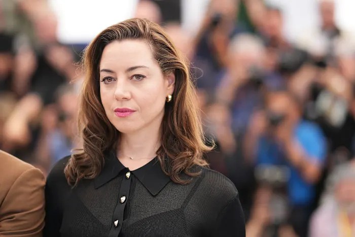 Aubrey Plaza describes grief over husband Jeff Baena’s death, likens it to an ‘ocean of awfulness’ Aubrey Plaza describes grief over husband Jeff Baena’s death, likens it to an ‘ocean of awfulness’
