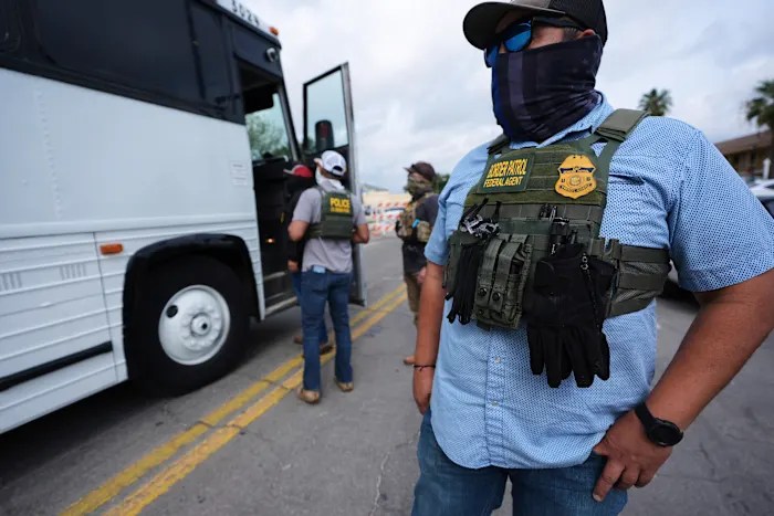 Border Patrol hiring spree offers lessons as another immigration agency embarks on massive growth Border Patrol hiring spree offers lessons as another immigration agency embarks on massive growth