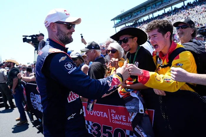 Trackhouse Racing signs Shane van Gisbergen to multiyear extension Trackhouse Racing signs Shane van Gisbergen to multiyear extension