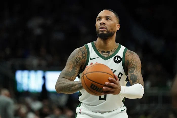Damian Lillard returns to the Trail Blazers on a 3-year deal worth million, AP source says Damian Lillard returns to the Trail Blazers on a 3-year deal worth million, AP source says