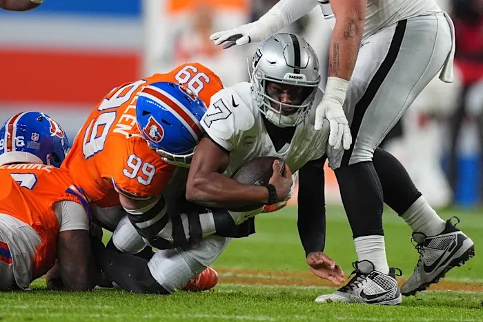 Geno Smith battered by relentless Denver defense in Raiders’ 10-7 loss | FROUSA NEWS Geno Smith battered by relentless Denver defense in Raiders’ 10-7 loss | FROUSA NEWS