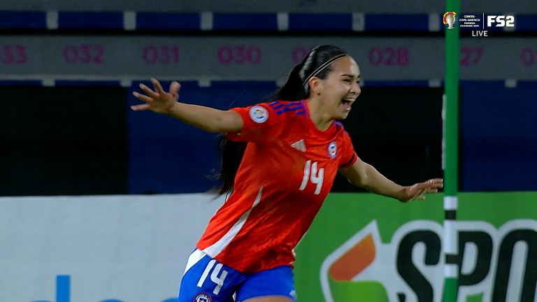 Vaitiare Pardo finds the back of the net, giving Chile early lead over Argentina Vaitiare Pardo finds the back of the net, giving Chile early lead over Argentina