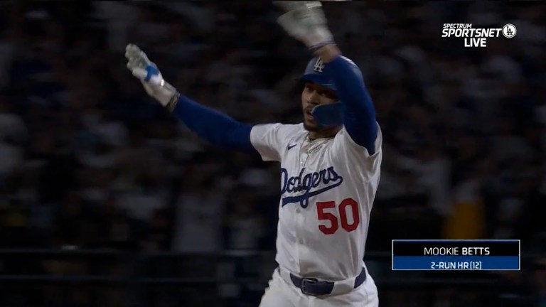 Mookie Betts crushes two-run home run, giving Dodgers lead over Blue Jays Mookie Betts crushes two-run home run, giving Dodgers lead over Blue Jays
