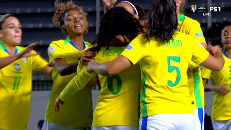 Yasmim scores in 27' to get Brazil on the board 1-0 over Paraguay Yasmim scores in 27' to get Brazil on the board 1-0 over Paraguay