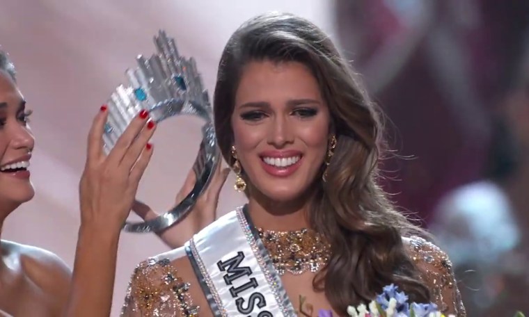 She WON Miss Universe 2016! She WON Miss Universe 2016!