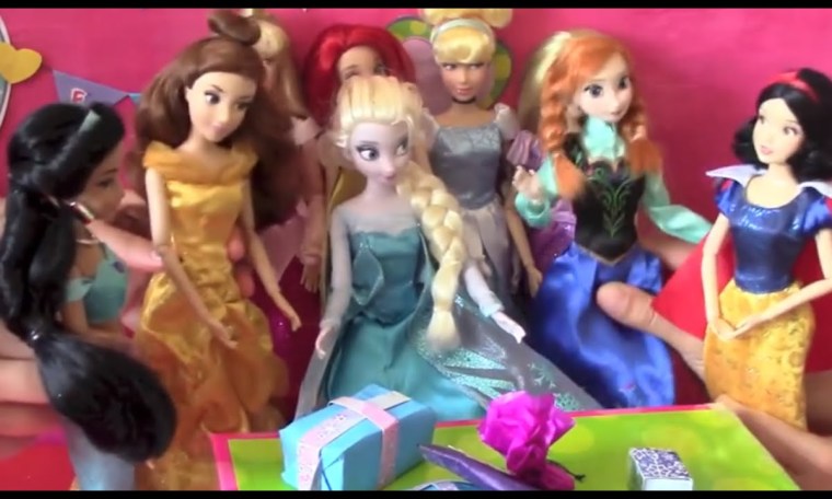 Frozen Dolls Videos Elsa, Anna & Disney Princesses: Elsa’s Birthday, Miss World Pageant & World Cup! Frozen Dolls Videos Elsa, Anna & Disney Princesses: Elsa’s Birthday, Miss World Pageant & World Cup!