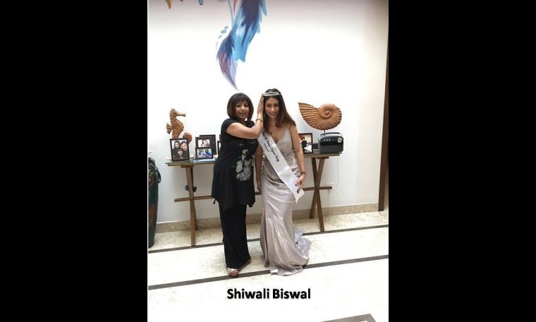 Thanking her Pageant Coach Rita Gangwani- Shivali Biswas – Mrs India Queen Of Substance Thanking her Pageant Coach Rita Gangwani- Shivali Biswas – Mrs India Queen Of Substance