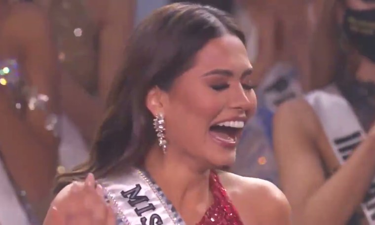CROWNING MOMENT: 69th Miss Universe CROWNING MOMENT: 69th Miss Universe