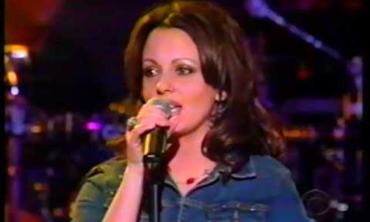 SARA EVANS “BORN TO FLY” (LIVE) – MISS TEEN USA – 2002 SARA EVANS “BORN TO FLY” (LIVE) – MISS TEEN USA – 2002