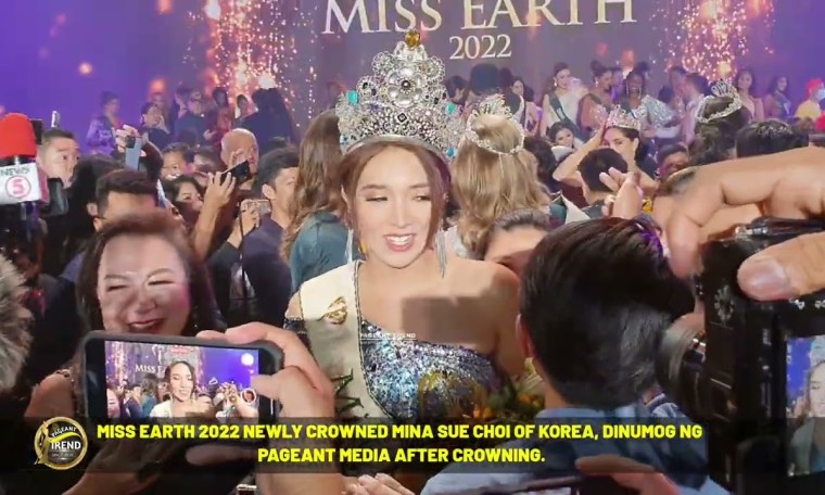 NEWLY CROWNED MISS EARTH 2022 MINA SUE CHOI, DINUMOG NG PAGEANT MEDIA AT FANS. NEWLY CROWNED MISS EARTH 2022 MINA SUE CHOI, DINUMOG NG PAGEANT MEDIA AT FANS.