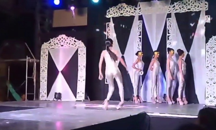 Beauty Queen Criscia Flores FALLS down during Miss Princess 2018 Beauty Pageant (Philippines) Beauty Queen Criscia Flores FALLS down during Miss Princess 2018 Beauty Pageant (Philippines)