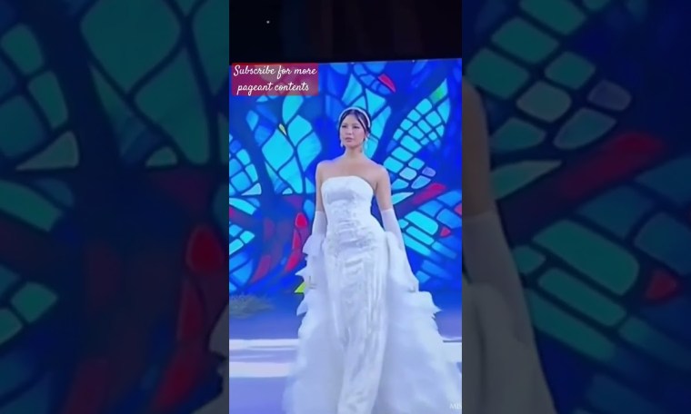 Michelle Dee catwalk moment #pageant #missearth #michelledee #missuniverse #missuniversephilippines Michelle Dee catwalk moment #pageant #missearth #michelledee #missuniverse #missuniversephilippines