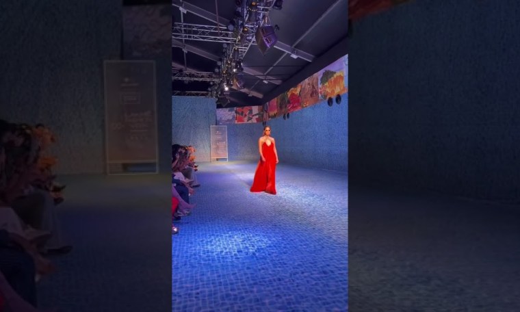 Watch Miss Universe Harnaaz Sandhu Steal The Show As She Walks At Lakmé Fashion Week Watch Miss Universe Harnaaz Sandhu Steal The Show As She Walks At Lakmé Fashion Week