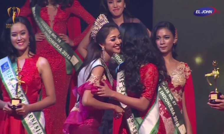 Rita Nurmaliza – Miss Earth Indonesia Fire 2017 Rita Nurmaliza – Miss Earth Indonesia Fire 2017