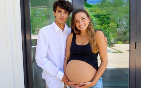 SHE'S PREGNANT!? SHE'S PREGNANT!?