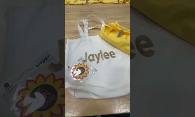 Pageant Prep: sunflower mentoring goodie bags! #pageantprep #misskansas #missamerica #pageantlife Pageant Prep: sunflower mentoring goodie bags! #pageantprep #misskansas #missamerica #pageantlife