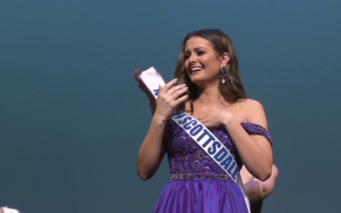 Molly Schwanz is crowned Miss Arizona Teen USA 2020 Molly Schwanz is crowned Miss Arizona Teen USA 2020