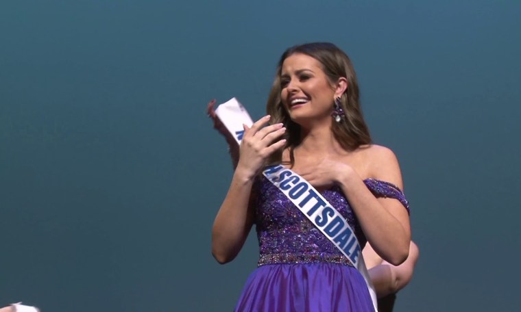 Molly Schwanz is crowned Miss Arizona Teen USA 2020 Molly Schwanz is crowned Miss Arizona Teen USA 2020