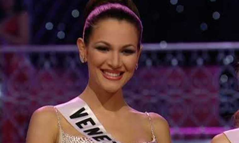 CROWNING MOMENT: Miss Universe 2001 CROWNING MOMENT: Miss Universe 2001