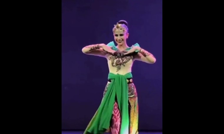 Shahida Sheik Talent Show Performance #miss #pageant #missaurainternational Shahida Sheik Talent Show Performance #miss #pageant #missaurainternational