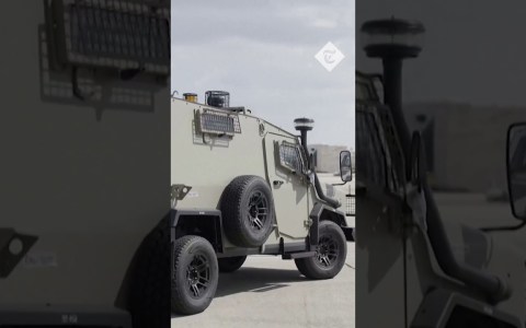 US military aircraft delivers armoured jeeps to Israel US military aircraft delivers armoured jeeps to Israel