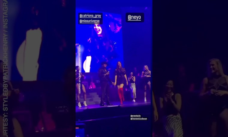 Catriona Gray stuns with lava walk performance at Ne-Yo’s concert Catriona Gray stuns with lava walk performance at Ne-Yo’s concert