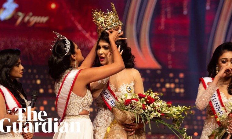 'Mrs World' grabs crown from head of ‘Mrs Sri Lanka’ in on-stage fracas 'Mrs World' grabs crown from head of ‘Mrs Sri Lanka’ in on-stage fracas