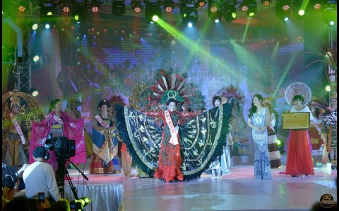 Mrs. Vietnam World 2015 at the Mrs. World pageant in China Mrs. Vietnam World 2015 at the Mrs. World pageant in China