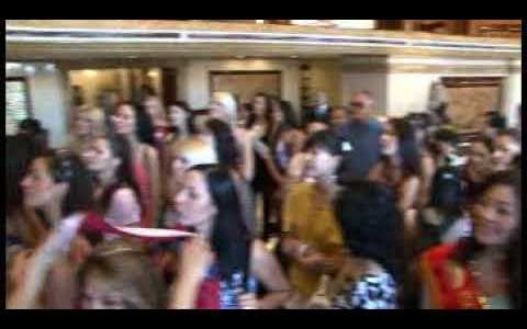 MRS. WORLD PAGEANT Arrival in Vietnam MRS. WORLD PAGEANT Arrival in Vietnam