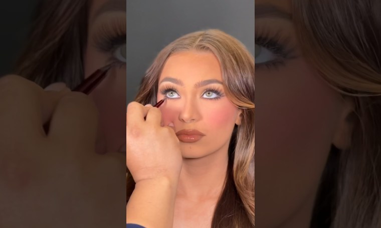 Matching Her Makeup to Her Body Spray Tan – No Worries! #MissUSA #Makeup #Shorts Matching Her Makeup to Her Body Spray Tan – No Worries! #MissUSA #Makeup #Shorts